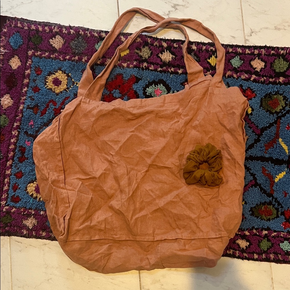 NotPerfectLinen Tote with scrunchie